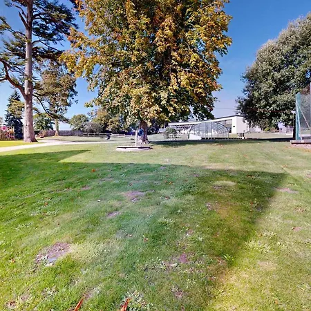 Дом отдыха Domaine De Lalie 20pers Piscine Tennis, 8min Saint-Planchers