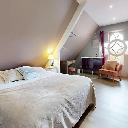 Дом отдыха Domaine De Lalie 20pers Piscine Tennis, 8min Saint-Planchers