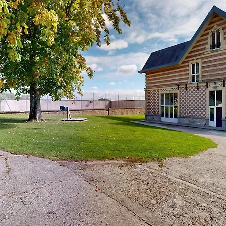 Дом отдыха Domaine De Lalie 20pers Piscine Tennis, 8min Saint-Planchers